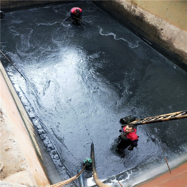 巍山废水池清理